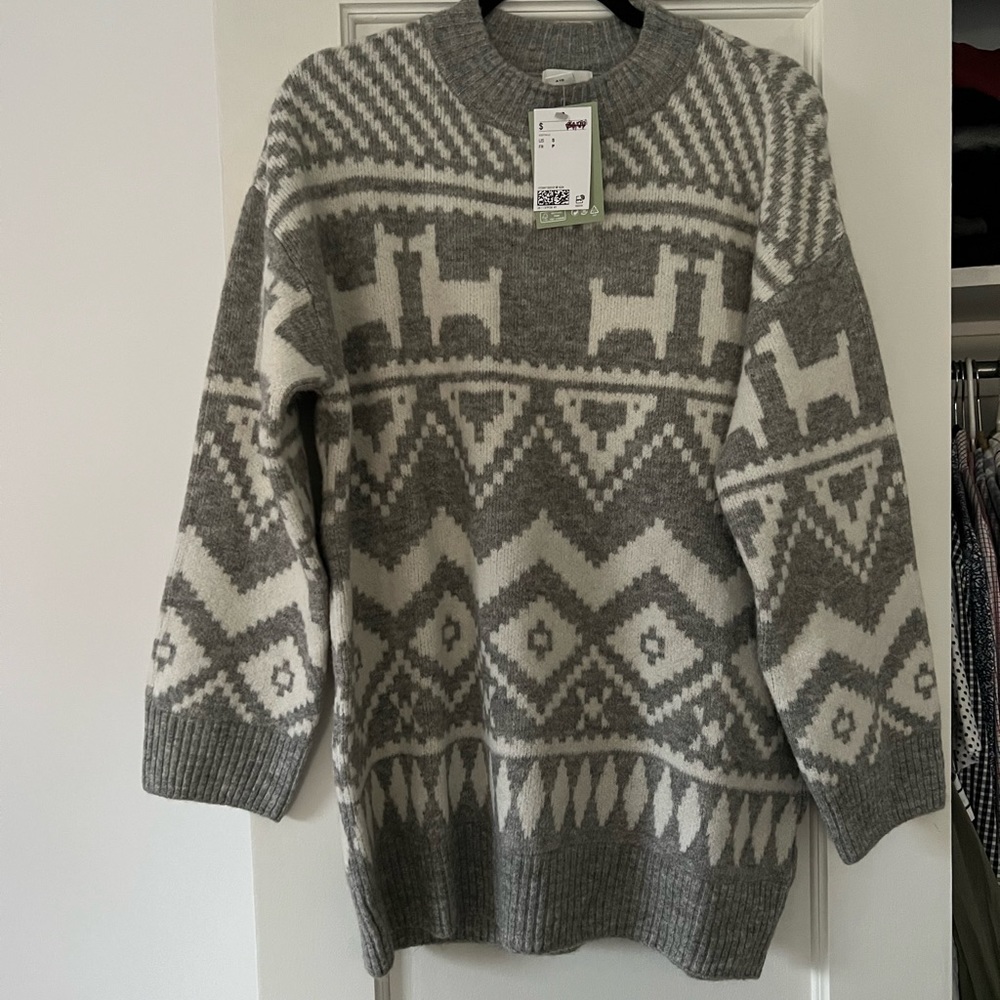 HM holiday sweater new with tags never worn